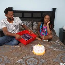 Lexxi Deep en 'Bangbros' La sorpresa especial de Lexie Deep termina en anal (Miniatura 90)