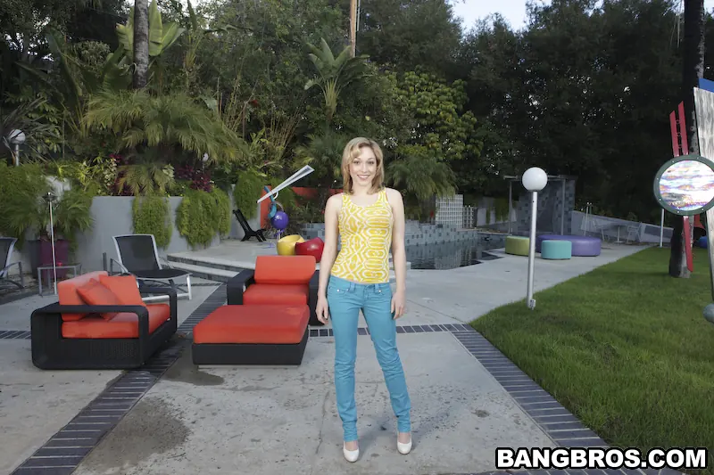 Bangbros 'La obra de arte de Lily Labeau' protagonizando Lily Labeau (foto 1)