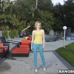 Lily Labeau en 'Bangbros' La obra de arte de Lily Labeau (Miniatura 1)