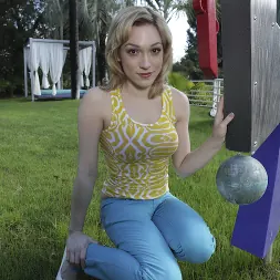 Lily Labeau en 'Bangbros' La obra de arte de Lily Labeau (Miniatura 45)