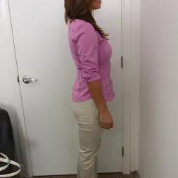 Lisa en 'Bangbros' Primer tratamiento facial (Miniatura 7)