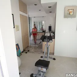 Liza Del Sierra en Ella se frota y luego se la follan duro (foto 1) Liza Del Sierra en 'Bangbros' Ella se frota y luego se la follan duro (Miniatura 1)