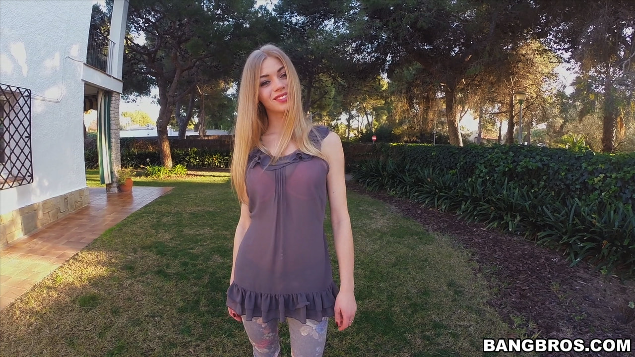 Bangbros '¡Grandes tetas rusas en España!' protagonizando Lolly Gartner (foto 33)