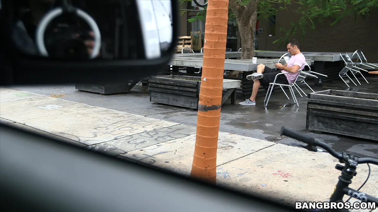 Bangbros 'Riding The Bus in to London' starring London Lynn (Photo 1)