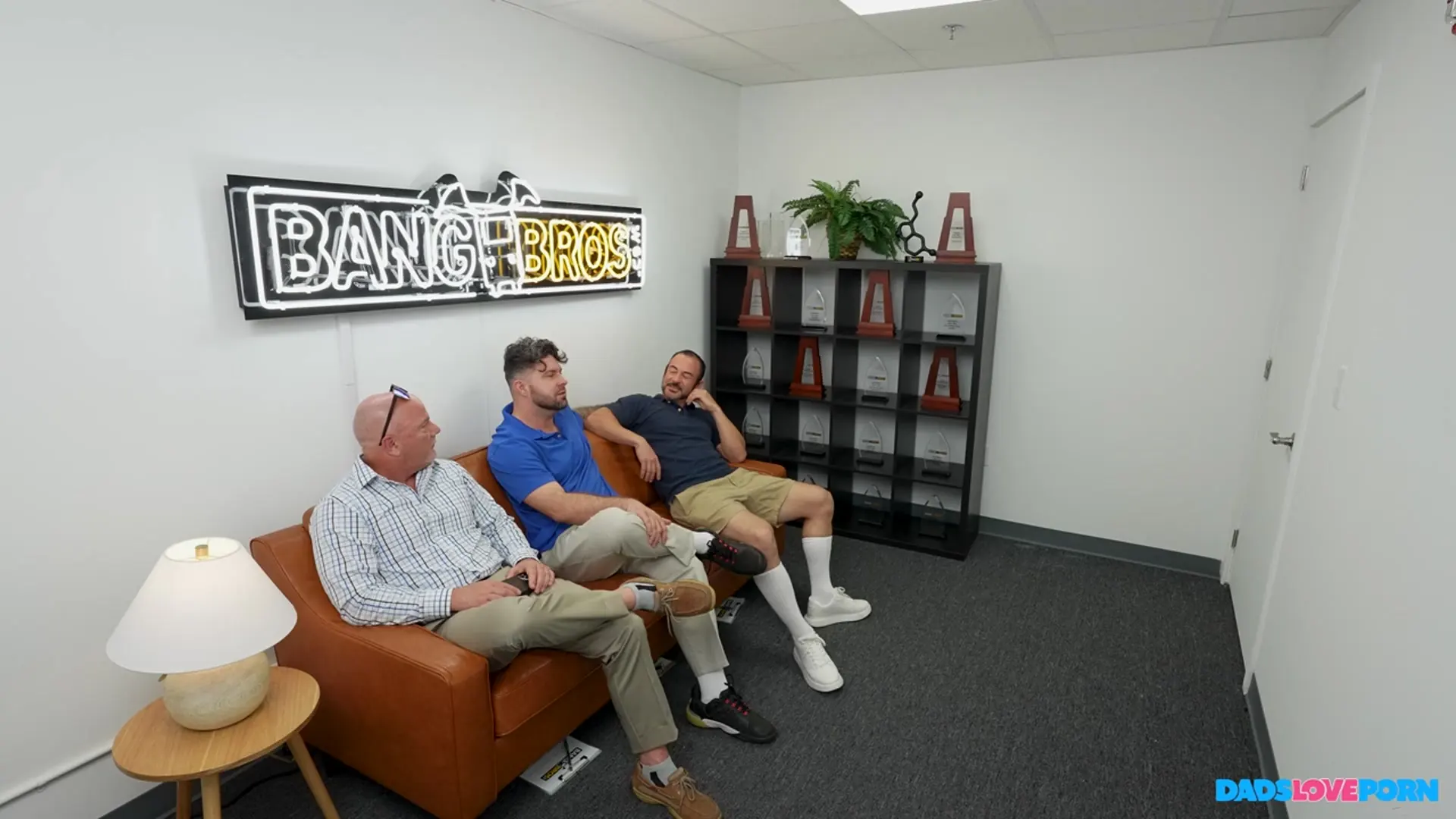 Bangbros 'Papás porno Parte 3: Luna lo pone nervioso' protagonizando Luna Luxe (foto 43)