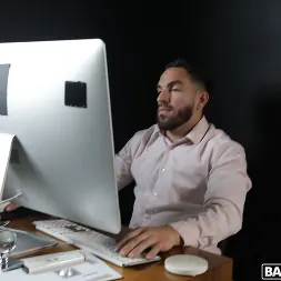 Macey Jade en 'Bangbros' Cogiendome a mi jefe por un aumento (Miniatura 1)