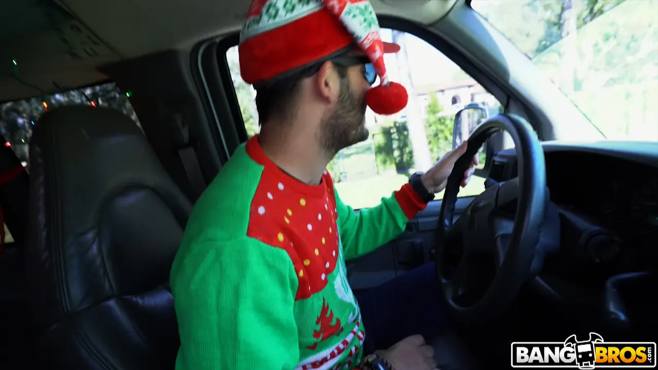 Maddie Winters en 'Especial de Navidad con un elfo sexy' from 'Bangbros' (foto 1) Bangbros 'Especial de Navidad con un elfo sexy' protagonizando Maddie Winters (foto 1)
