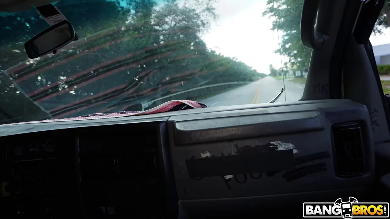 Bangbros 'La BBC rompe el celibato' protagonizando Madeline Sweet (foto 1)