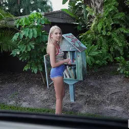 Madison Summers en Club de striptease Bang Bus (foto 375) Madison Summers en 'Bangbros' Club de striptease Bang Bus (Miniatura 375)