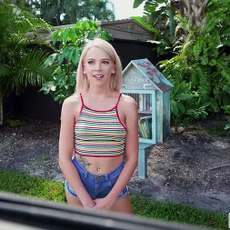 Madison Summers en Club de striptease Bang Bus (foto 900) Madison Summers en 'Bangbros' Club de striptease Bang Bus (Miniatura 900)