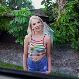 Madison Summers en Club de striptease Bang Bus (foto 975) Madison Summers en 'Bangbros' Club de striptease Bang Bus (Miniatura 975)