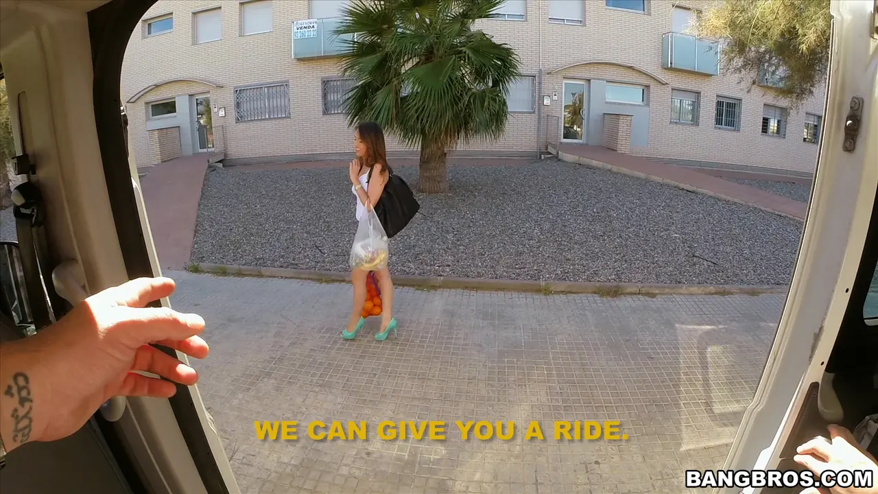 Bangbros 'El autobús recoge a un friki español' protagonizando Maria (foto 33)