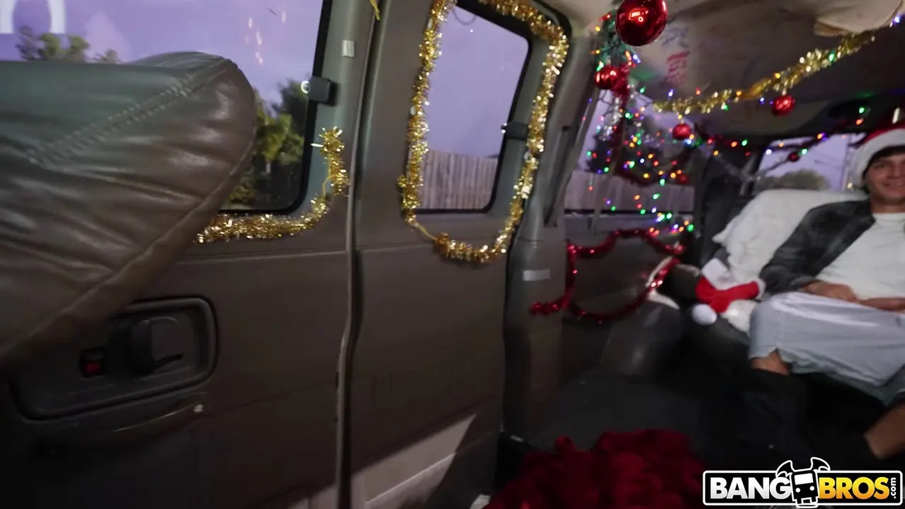 Marica Chanelle en 'Buscando penes navideños' from 'Bangbros' (foto 300) Bangbros 'Buscando penes navideños' protagonizando Marica Chanelle (foto 300)