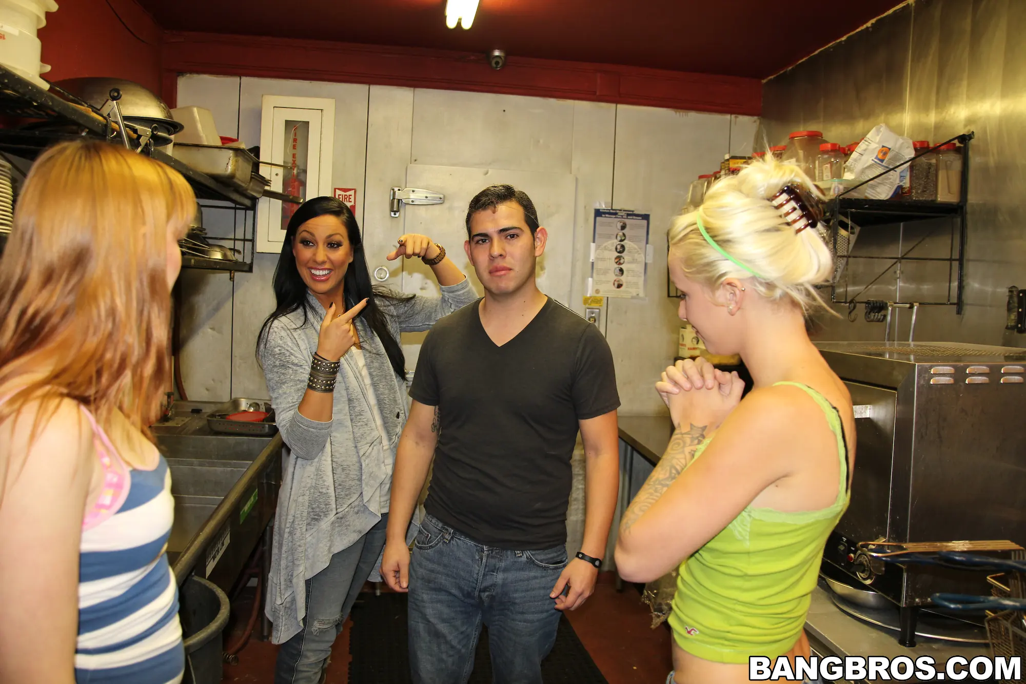 Marie McCray en 'El cocinero está en el coño' from 'Bangbros' (foto 126) Bangbros 'El cocinero está en el coño' protagonizando Marie McCray (foto 126)