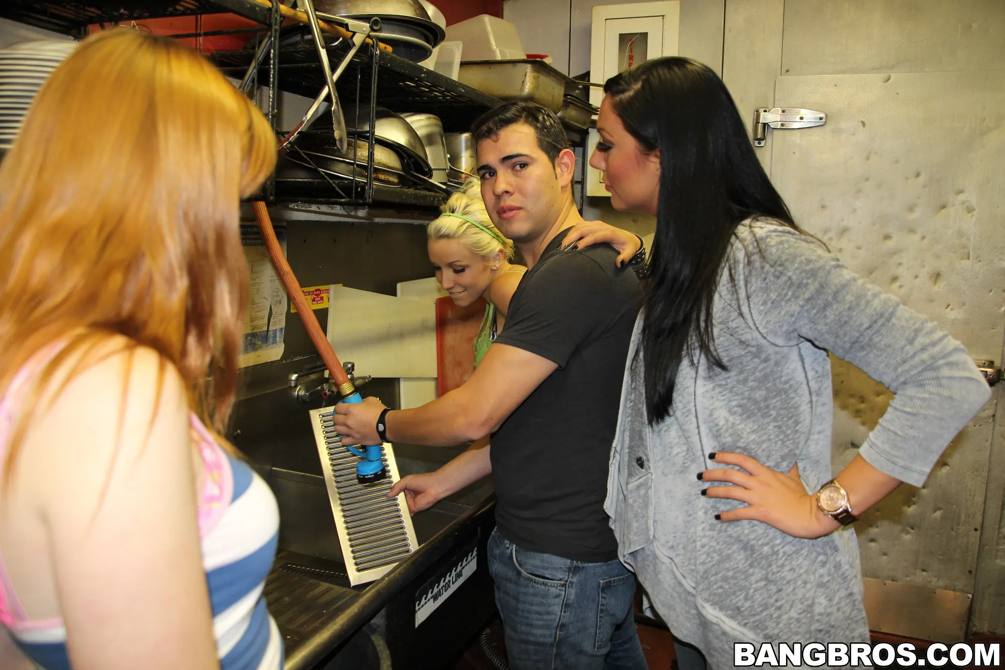 Marie McCray en 'El cocinero está en el coño' from 'Bangbros' (foto 135) Bangbros 'El cocinero está en el coño' protagonizando Marie McCray (foto 135)