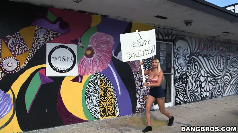 Marsha May 在 'Protestor Exercises Her Right To Take Cock!'