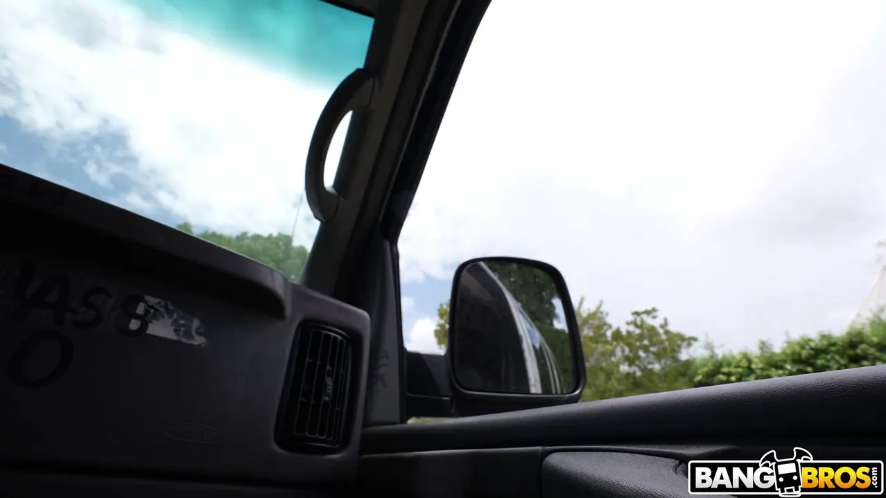 Bangbros 'Joderme de todos modos' protagonizando Mazy Myers (foto 1)