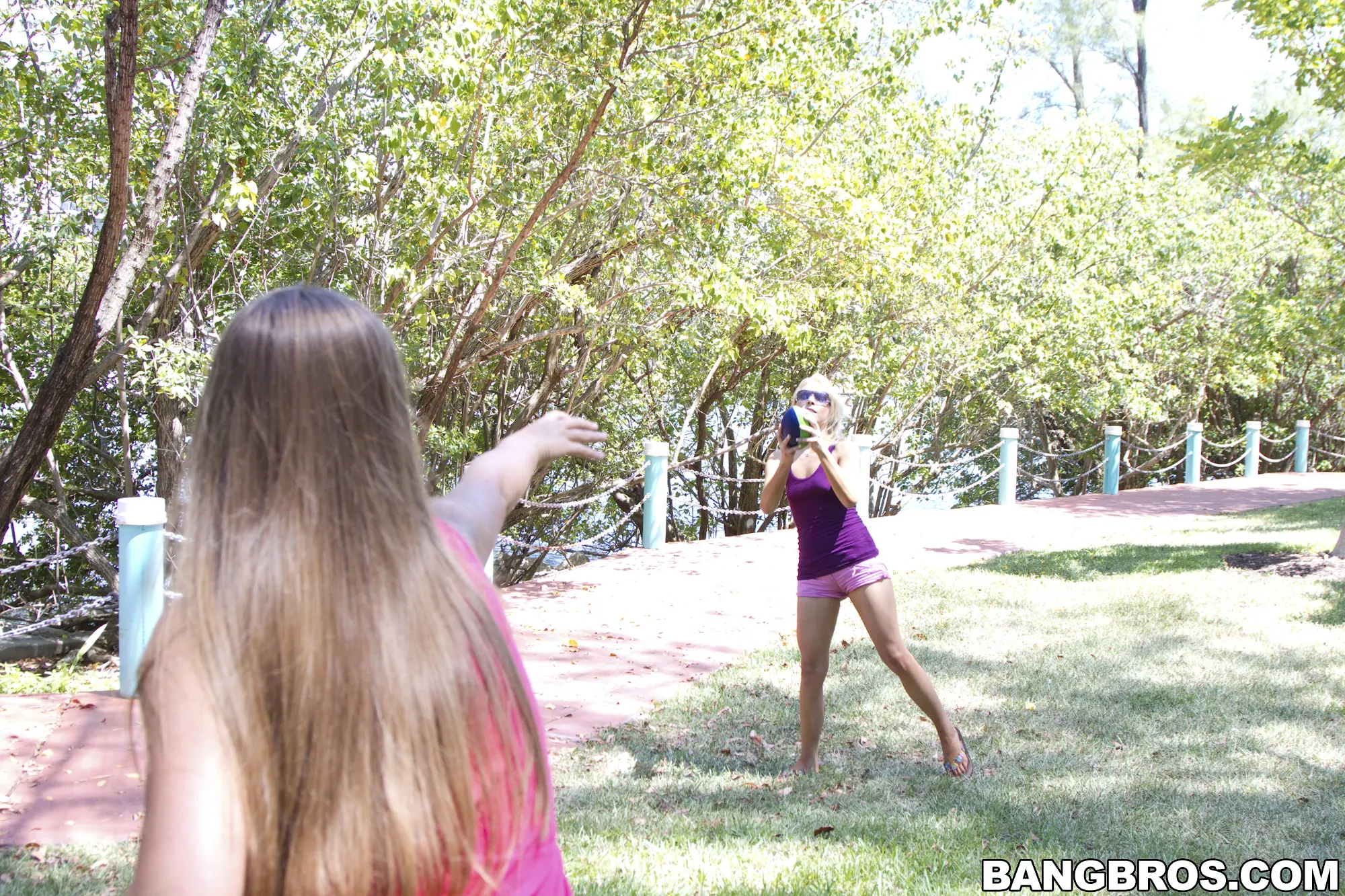 Bangbros 'Gatito de picnic' protagonizando Mercedes Lynn (foto 27)