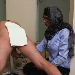 Mia Khalifa en Negro vs Blanco, Mi Máximo Desafío de Pene. (foto 220) Mia Khalifa en 'Bangbros' Negro vs Blanco, Mi Máximo Desafío de Pene. (Miniatura 220)