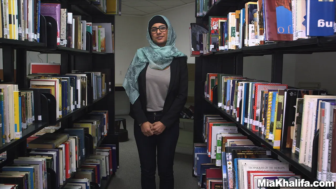 Bangbros 'Aquí está Mi Cuerpo, espero que os guste.' protagonizando Mia Khalifa (foto 1)