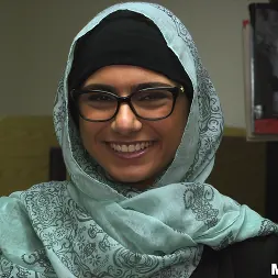 Mia Khalifa en 'Bangbros' Aquí está Mi Cuerpo, espero que os guste. (Miniatura 17)