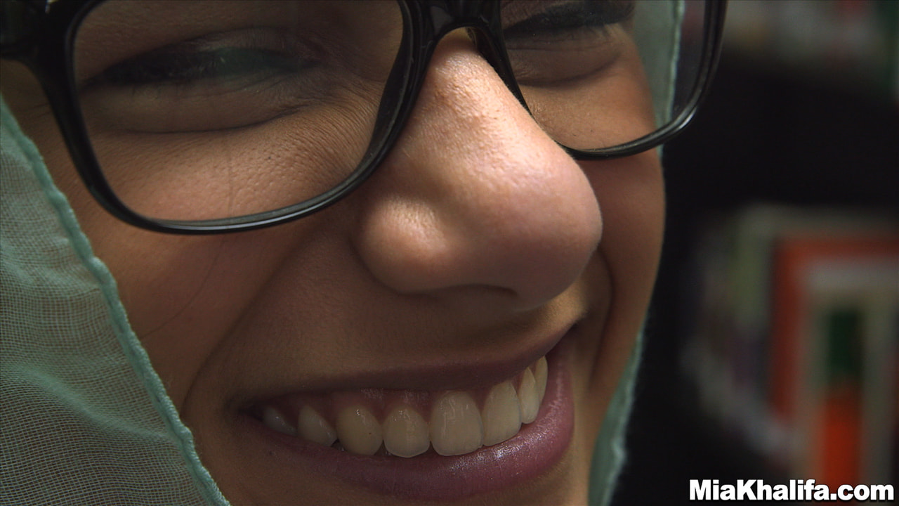 Bangbros 'Aquí está Mi Cuerpo, espero que os guste.' protagonizando Mia Khalifa (foto 34)