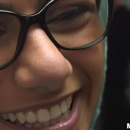 Mia Khalifa en 'Bangbros' Aquí está Mi Cuerpo, espero que os guste. (Miniatura 51)