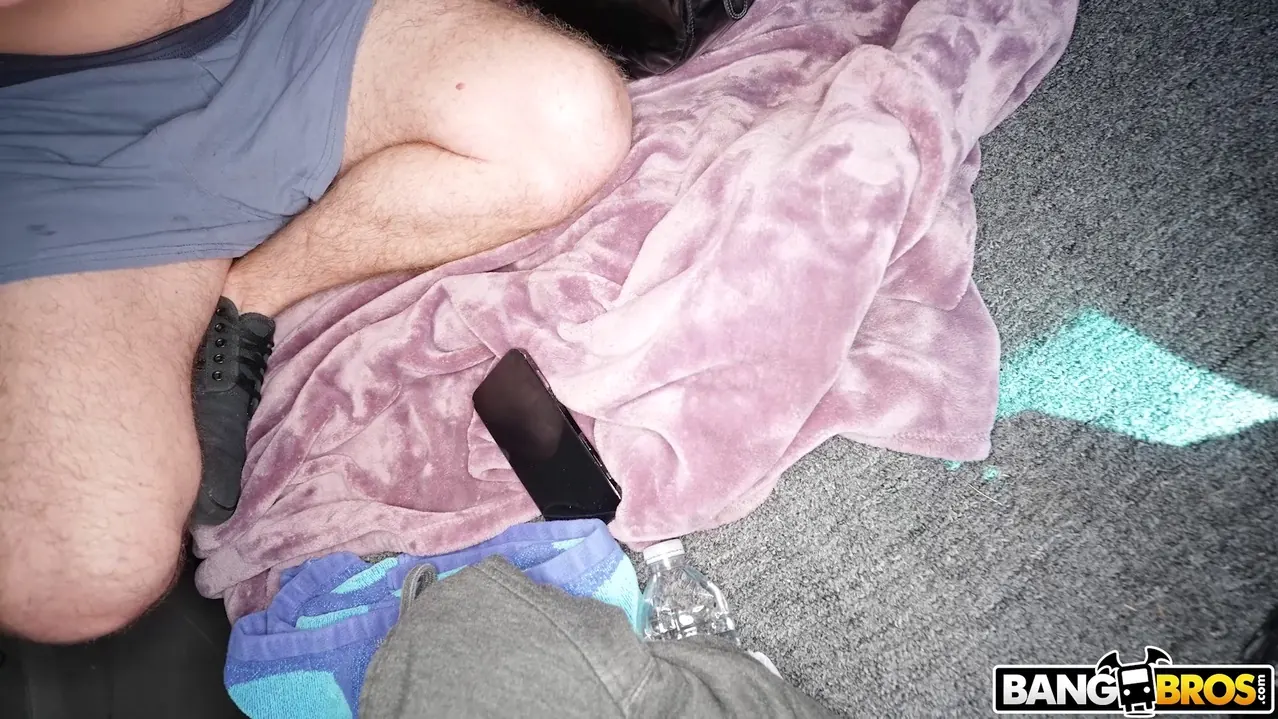 Bangbros '¿Nos están jugando?' protagonizando Mila Mars (foto 568)