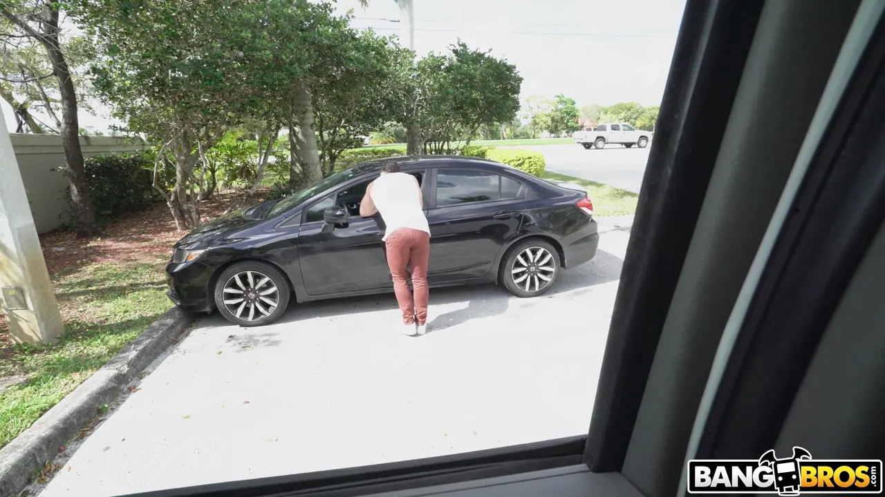 Milu Blaze en 'Conducir por el maldito camino' from 'Bangbros' (foto 21) Bangbros 'Conducir por el maldito camino' protagonizando Milu Blaze (foto 21)