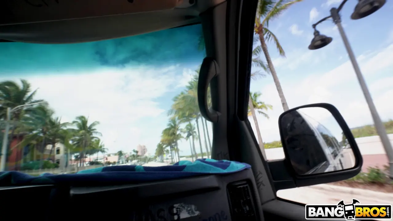 Mimi Monet en 'Rubia caliente se deja follar duro' from 'Bangbros' (foto 1) Bangbros 'Rubia caliente se deja follar duro' protagonizando Mimi Monet (foto 1)