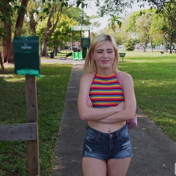Minxx Marley en 'Bangbros' Ningún hombre puede retenerme (Miniatura 144)