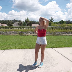 Molly Cooper in 'Bangbros' Pulling Up On Molly (Thumbnail 1050)