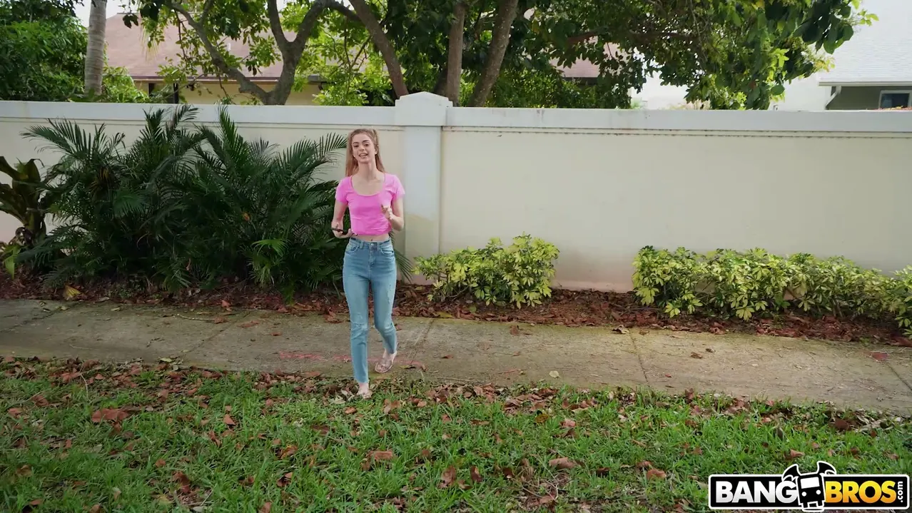 Molly Little en 'Señorita pequeña aventura de una noche' from 'Bangbros' (foto 375) Bangbros 'Señorita pequeña aventura de una noche' protagonizando Molly Little (foto 375)