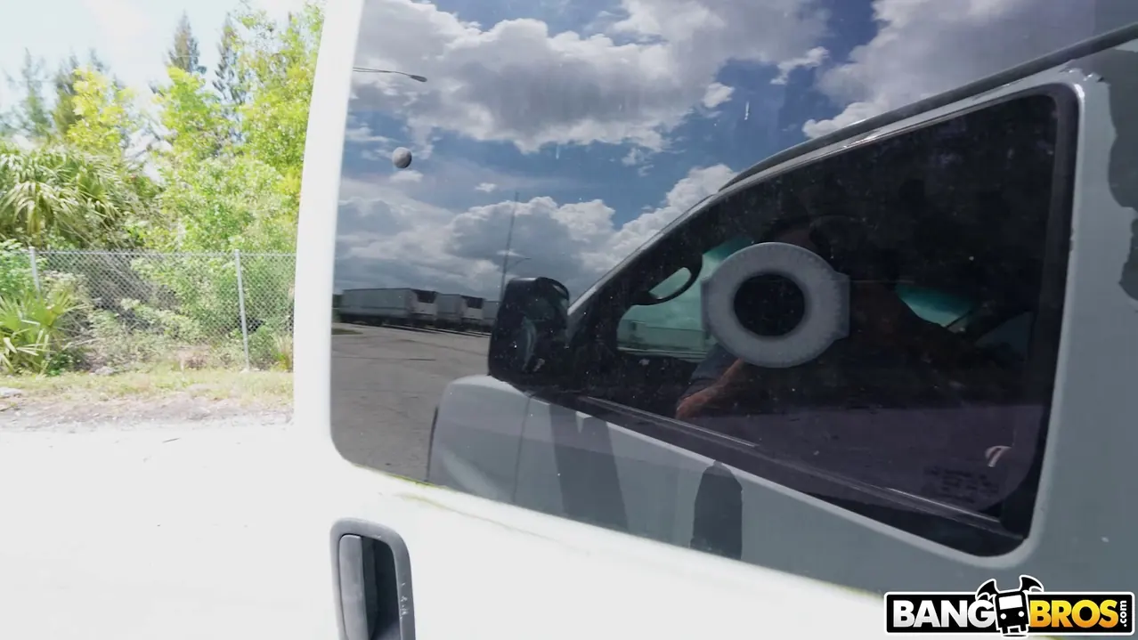 Bangbros 'Señorita pequeña aventura de una noche' protagonizando Molly Little (foto 600)