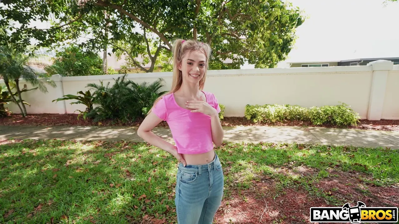 Bangbros 'Señorita pequeña aventura de una noche' protagonizando Molly Little (foto 900)