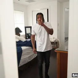 Molly Little en 'Bangbros' Sexo secreto con compañeros de cuarto (Miniatura 98)