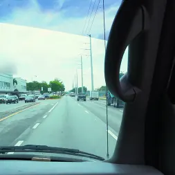 Molly Mae en 'Bangbros' goes all in for the team on the Bang Bus (Miniatura 1)