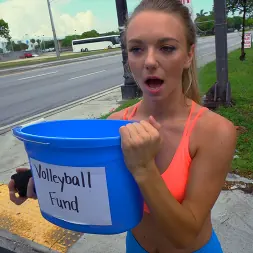 Molly Mae en 'Bangbros' goes all in for the team on the Bang Bus (Miniatura 48)