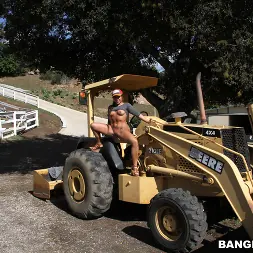 Morgan Lee en 'Bangbros' En la granja con Morgan Lee (Miniatura 54)