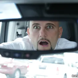 Ms. Yummy en 'Bangbros' Conductor afortunado se folla a su pasajera tetona (Miniatura 72)