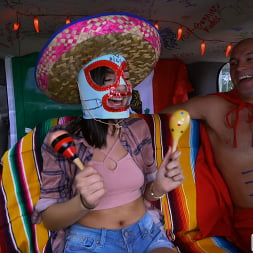 Natalie Brooks en 'Bangbros' BangBus celebra el Cinco de Mayo 2018 (Miniatura 190)
