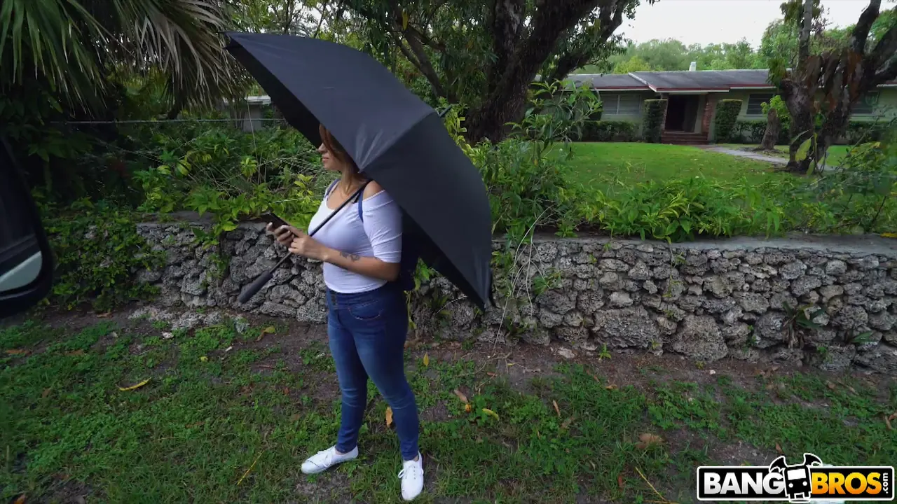 Nickiee en 'Latina de grandes tetas se sube al autobús' from 'Bangbros' (foto 1) Bangbros 'Latina de grandes tetas se sube al autobús' protagonizando Nickiee (foto 1)