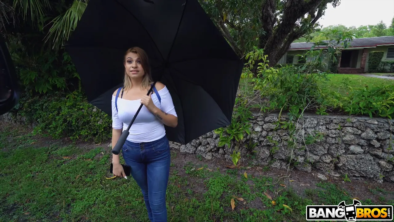 Bangbros 'Latina de grandes tetas se sube al autobús' protagonizando Nickiee (foto 31)