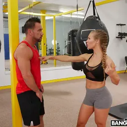 Nicole Aniston en Creampie durante un entrenamiento duro (foto 130) Nicole Aniston en 'Bangbros' Creampie durante un entrenamiento duro (Miniatura 130)