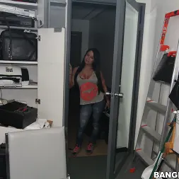 Nikki Delano en Un tratamiento facial para Nikki (foto 1) Nikki Delano en 'Bangbros' Un tratamiento facial para Nikki (Miniatura 1)