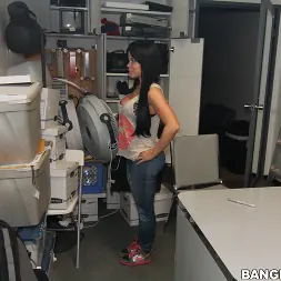 Nikki Delano en Un tratamiento facial para Nikki (foto 12) Nikki Delano en 'Bangbros' Un tratamiento facial para Nikki (Miniatura 12)