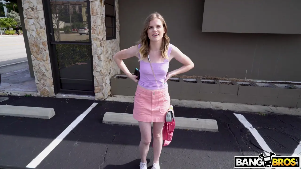 Bangbros 'Una chica de pueblo se vuelve loca' protagonizando Nikki Sweet (foto 1)