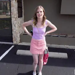 Nikki Sweet en Una chica de pueblo se vuelve loca (foto 1) Nikki Sweet en 'Bangbros' Una chica de pueblo se vuelve loca (Miniatura 1)