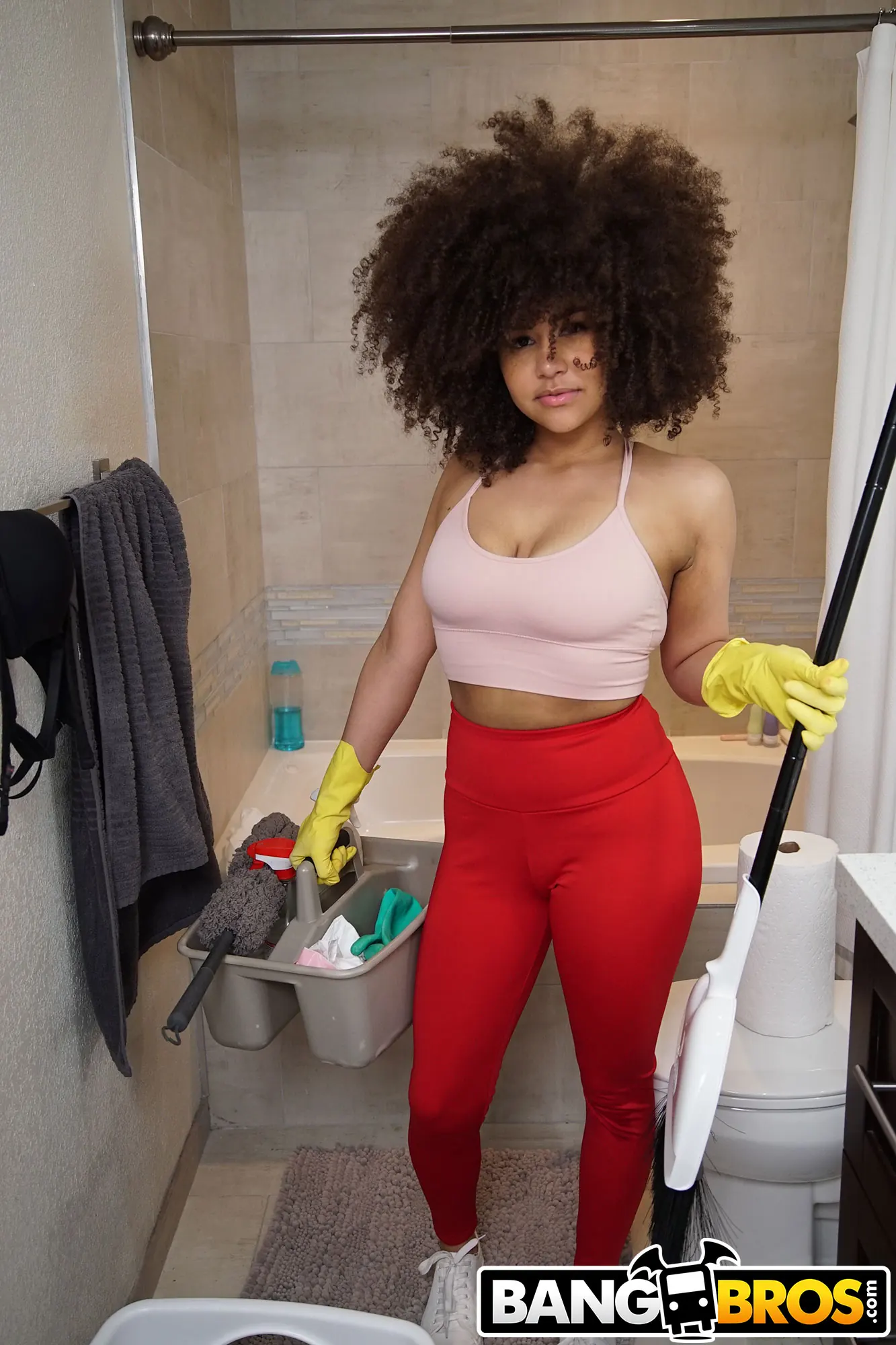 Bangbros 'Sirvienta con culo enorme' protagonizando Nina Diaz (foto 41)