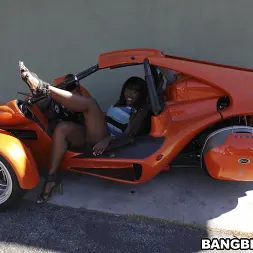 Nyomi Banxxx en ¡Naomi Banxxx es gruesa y jugosa! (foto 8) Nyomi Banxxx en 'Bangbros' ¡Naomi Banxxx es gruesa y jugosa! (Miniatura 8)